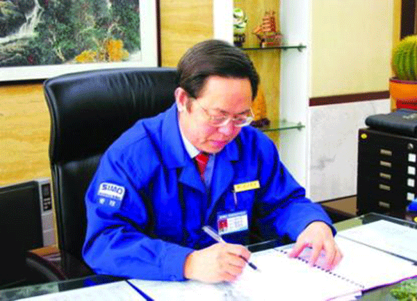 西玛集团董事长杨允成被评选为“感动西安——2005年度推动西安经济发展的十大新闻人物”之一。