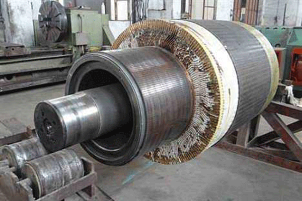 使用大型高压电机时要注意安全问题。