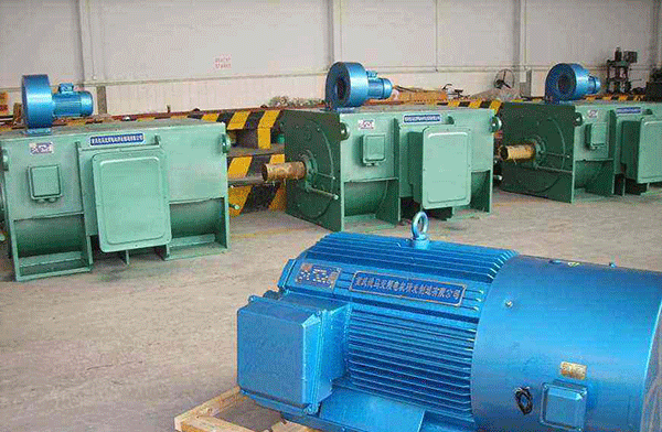 三相异步电动机直接起动的危险。