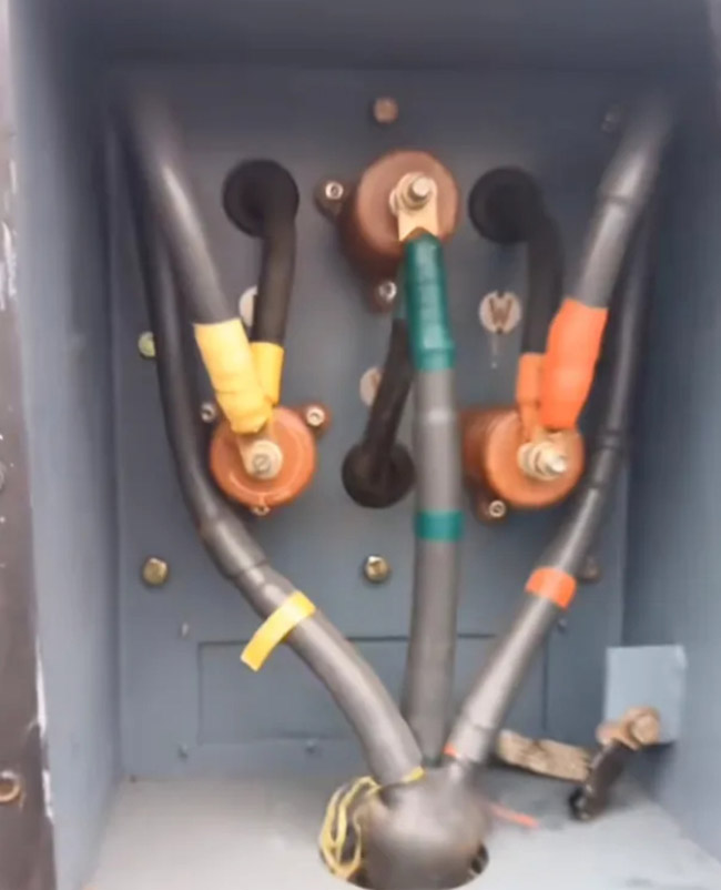 图为630KW高压电机接线照片2 图为630KW高压电机接线照片2