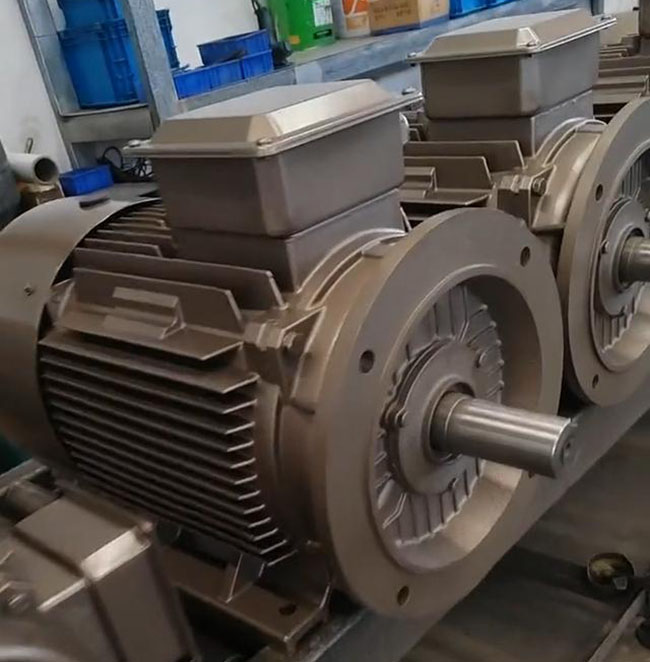 图为西安泰富西玛电机生产的YR系列绕线型三相异步电机照片 图为西安泰富西玛电机生产的YR系列绕线型三相异步电机照片